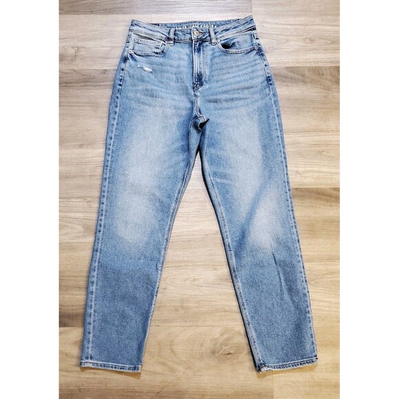 American Eagle Outfitters Denim - American Eagle Mom Jeans Sz 6 High Rise Distressed Med/light Blue Wash